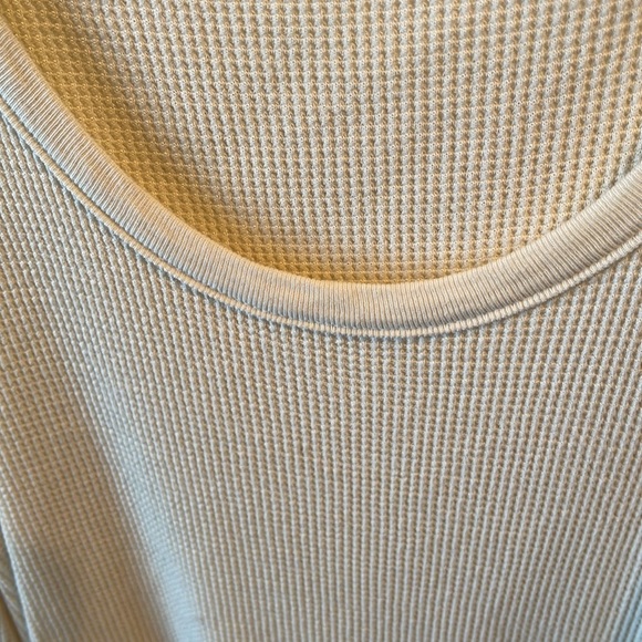 Waffle cold shoulder shirt - Picture 2 of 6
